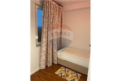 Tirane, jepet me qera apartament 2+1+BLK Kati 4, 82 m² 650 Euro (Ishekspozita Myslym Shyri)