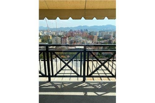 Tirane, jepet me qera apartament 2+1+BLK Kati 4, 82 m² 650 Euro (Ishekspozita Myslym Shyri)