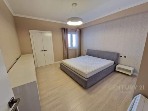 Tirane, jepet me qera apartament 2+1+BLK Kati 12, 165 m² 1.200 Euro (Rruga: Ibrahim Rugova, Ish Blloku)