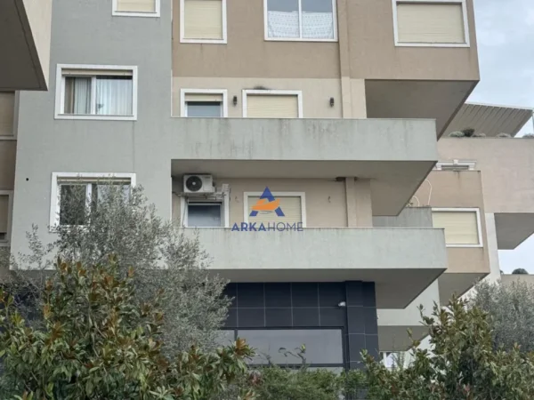 Tirane, jepet me qera ambjent biznesi Kati 1, 200 m² 1.400 € 