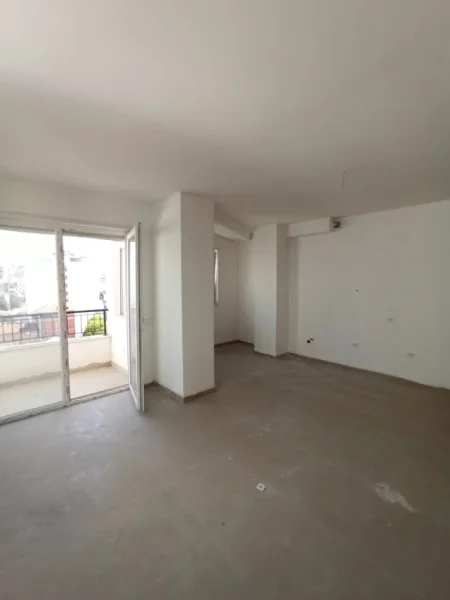 Tirane, jepet me qera zyre Kati 6, 70 m² 650 € (DONIKA CENTER)