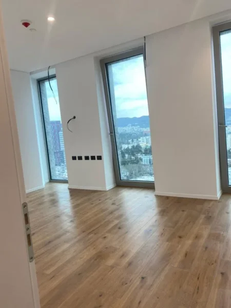 Tirane, jepet me qera zyre , 147 m² 3.000 € (Rruga e Elbasanit)