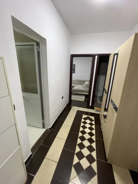 Tirane, jepet me qera apartament 1+1+Aneks+Ballkon Kati 4, 50 m² 600 € (Rruga durresit perballe ish ambasades jugosllave)