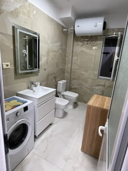 Tirane, jepet me qera apartament 1+1+Aneks+Ballkon Kati 4, 50 m² 600 € (Rruga durresit perballe ish ambasades jugosllave)