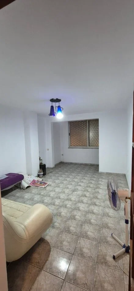 Tirane, jepet me qera apartament 1+1 Kati 2, 35 m² 430 € (vasil shanto)