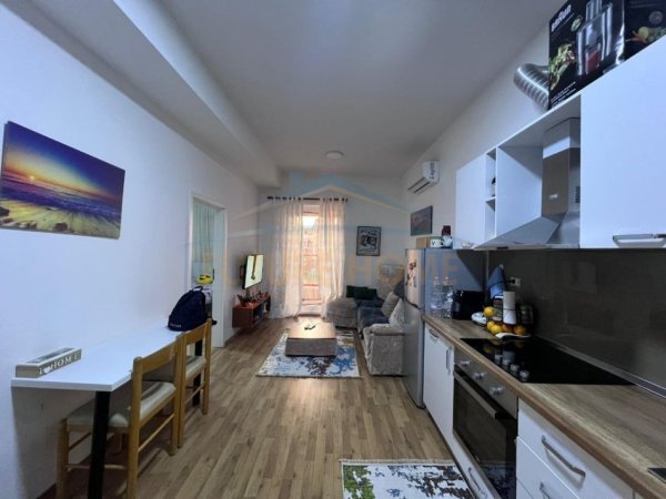 Tirane, jepet me qera apartament 1+1+Ballkon Kati 1, 49 m² 400 € (Mangalem 21)