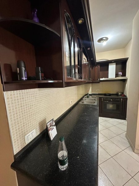 Tirane, jepet me qera apartament 1+1 Kati 6, 60 m² 350 € (Rruga 5 Maji)