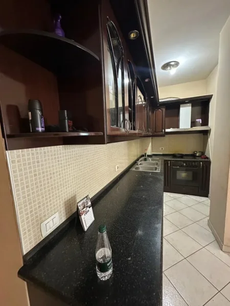 Tirane, jepet me qera apartament 1+1 Kati 6, 60 m² 350 € (Rruga 5 Maji)