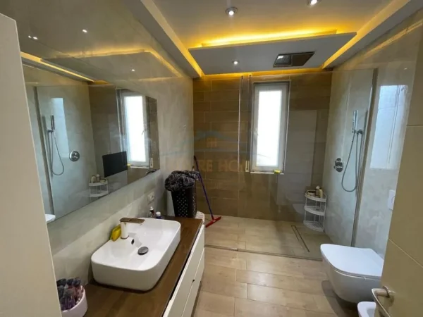 Tirane, shes apartament 2+1+Ballkon Kati 2, 149 m² 285.000 € (Kopshti Botanik)