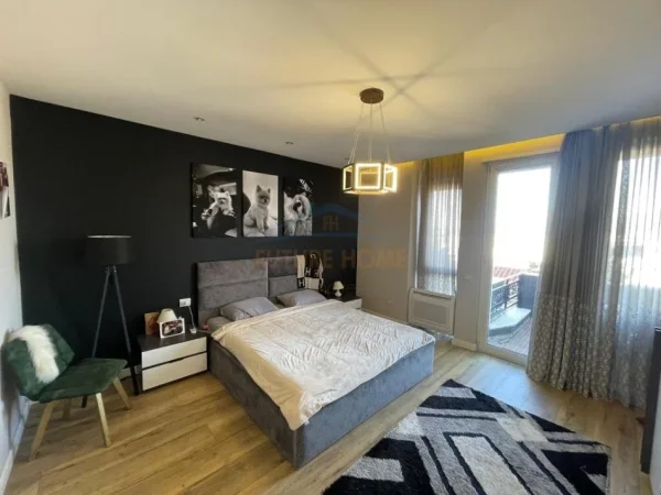 Tirane, shes apartament 2+1+Ballkon Kati 2, 149 m² 285.000 € (Kopshti Botanik)