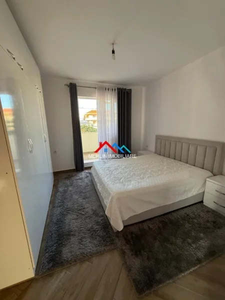 Tirane, jepet me qera Vile 1+1+Ballkon Kati 2, 160 m² 930 € (RRUGA 5 MAJI)