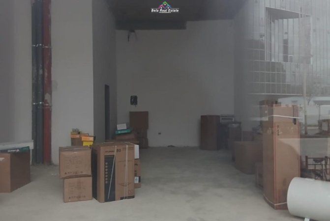 Tirane, jepet me qera zyre Kati 0, 80 m² 2.200 € (Rruga Dritan Hoxha)