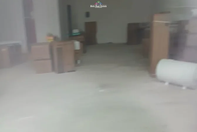 Tirane, jepet me qera zyre Kati 0, 80 m² 2.200 € (Rruga Dritan Hoxha)