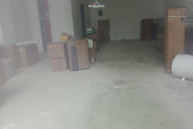 Tirane, jepet me qera zyre Kati 0, 80 m² 2.200 € (Rruga Dritan Hoxha)