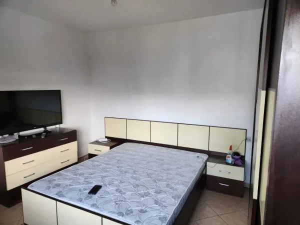 Tirane, jepet me qera apartament 2+1 Kati 4, 90 m² 500 € (kamez)
