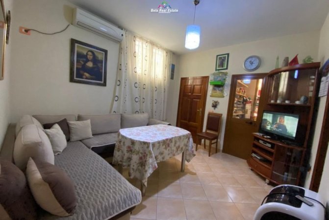 Tirane, jepet me qera Vile 3+1 Kati -1, 85 m² 883 € (bulevardi zogu i pare)