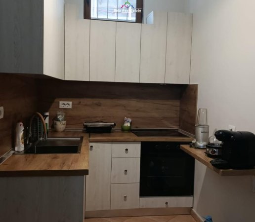 Tirane, jepet me qera Vile 3+1 Kati -1, 85 m² 883 € (bulevardi zogu i pare)