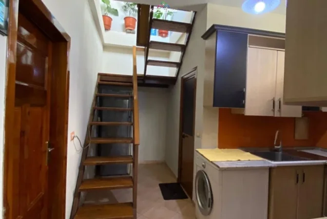 Tirane, jepet me qera Vile 3+1 Kati -1, 85 m² 770 € (bulevardi zogu i pare)