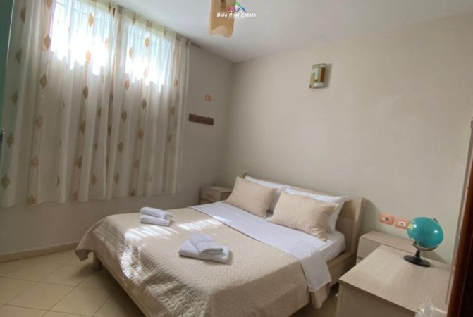 Tirane, jepet me qera Vile 3+1 Kati -1, 85 m² 883 € (bulevardi zogu i pare)
