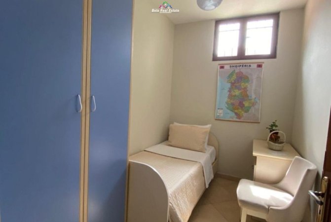 Tirane, jepet me qera Vile 3+1 Kati -1, 85 m² 883 € (bulevardi zogu i pare)
