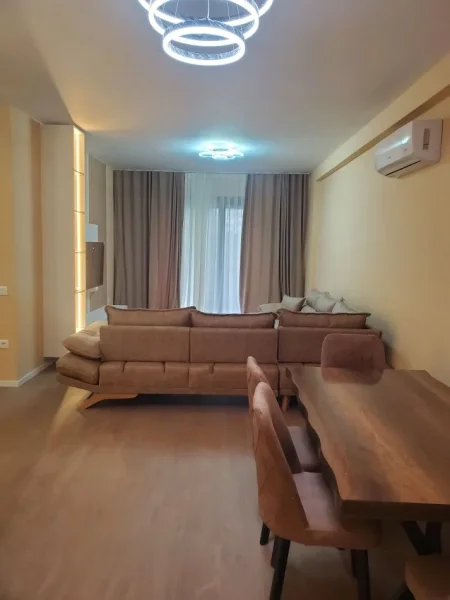Tirane, jepet me qera apartament 2+1+Ballkon Kati 2, 120 m² 1.300 € (Liqeni i Thate)