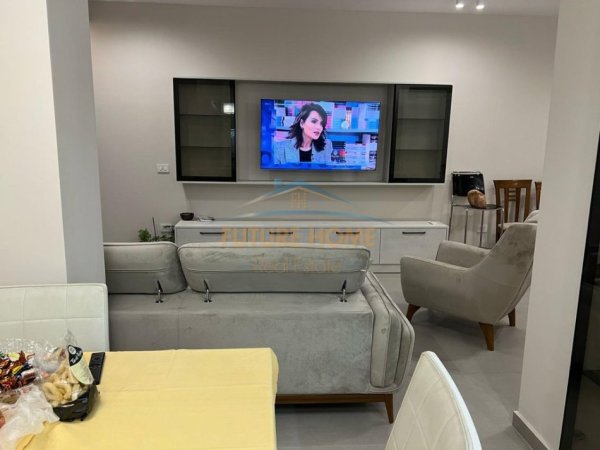 Tirane, shitet apartament 1+1+Aneks+Ballkon , 90 m² 692.157.078 € (KOMUNA E PARISIT)