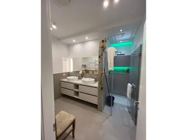 Tirane, jepet me qera apartament 1+1 , 90 m² 1.000 € 