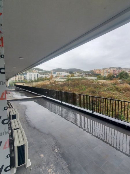 Tirane, jepet me qera apartament 2+1+Ballkon Kati 2, 120 m² 1.300 € (Liqeni i Thate)