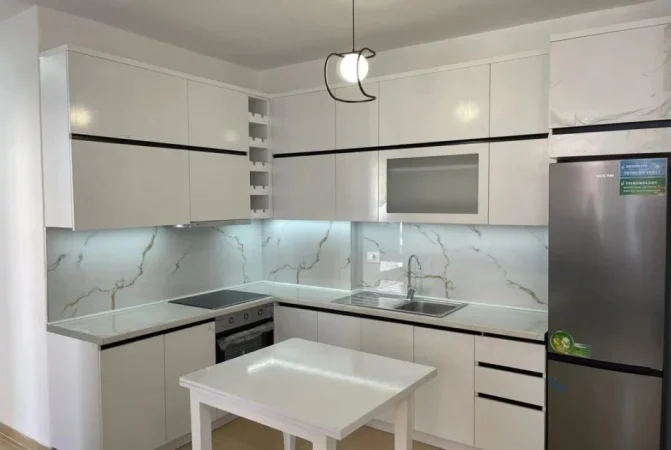 Tirane, jepet me qera apartament 2+1 Kati 2, 650 m² 650 € (Rruga Jordan Misja)