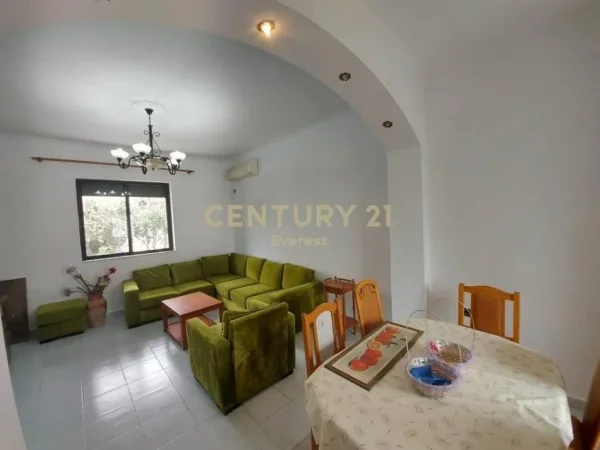 Tirane, jepet me qera apartament 3+1+Ballkon Kati 1, 150 m² 450 € (laprake)