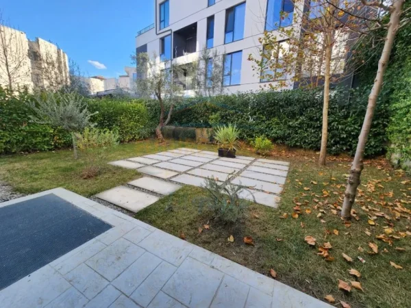 Tirane, jepet me qera apartament 2+1+Aneks+Ballkon Kati 0, 178 m² 1.200 € (LIQENI I THAT)