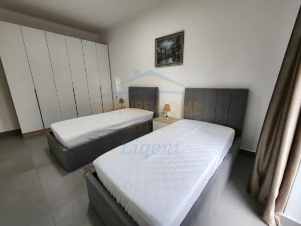Tirane, jepet me qera apartament 2+1+Aneks+Ballkon Kati 0, 178 m² 1.200 € (LIQENI I THAT)