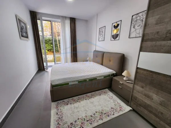 Tirane, jepet me qera apartament 2+1+Aneks+Ballkon Kati 0, 178 m² 1.200 € (LIQENI I THAT)