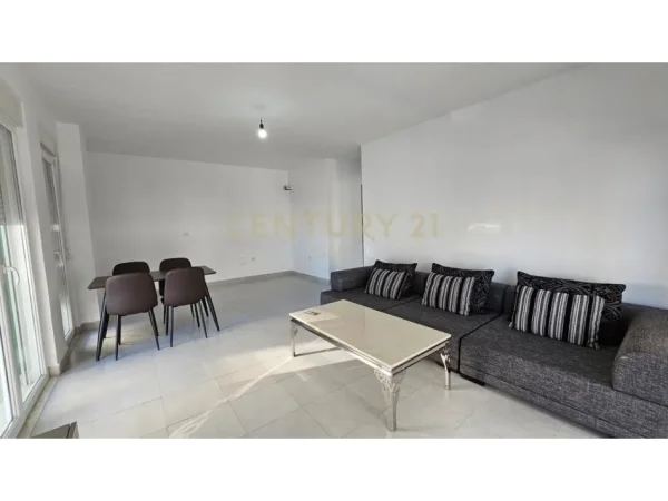 Tirane, jepet me qera apartament 2+1+Ballkon Kati 3, 117 m² 500 € (5 maji)