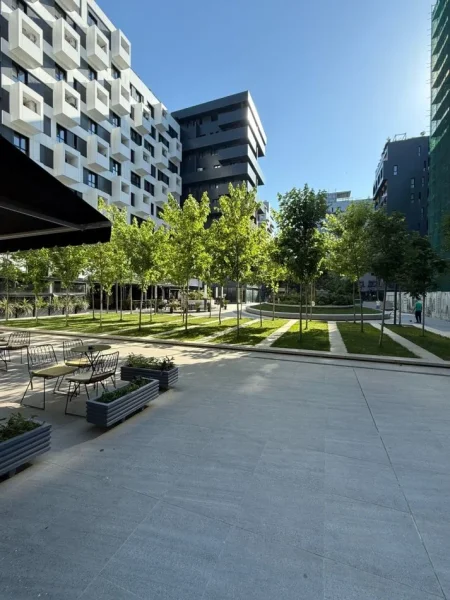 Tirane, jepet me qera ambjent biznesi Kati 11, 45 m² 450 € 