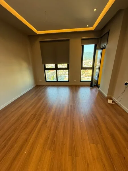 Tirane, jepet me qera ambjent biznesi Kati 11, 45 m² 450 € 