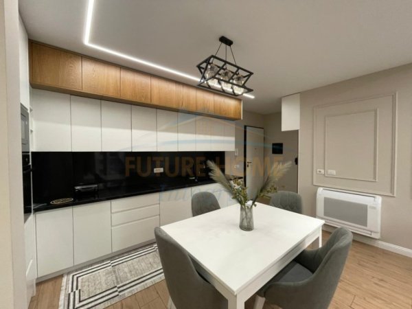 Tirane, jepet me qera apartament 2+1+Ballkon Kati 2, 99 m² 1.400 € (liqeni i thate)