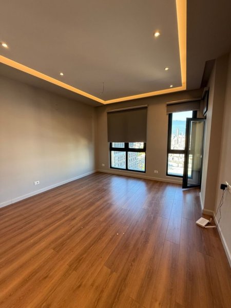 Tirane, jepet me qera ambjent biznesi Kati 11, 45 m² 450 € 