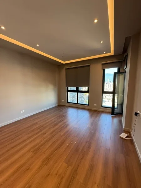 Tirane, jepet me qera ambjent biznesi Kati 11, 45 m² 450 € 