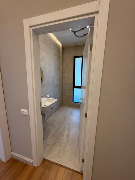 Tirane, jepet me qera ambjent biznesi Kati 11, 45 m² 450 € 