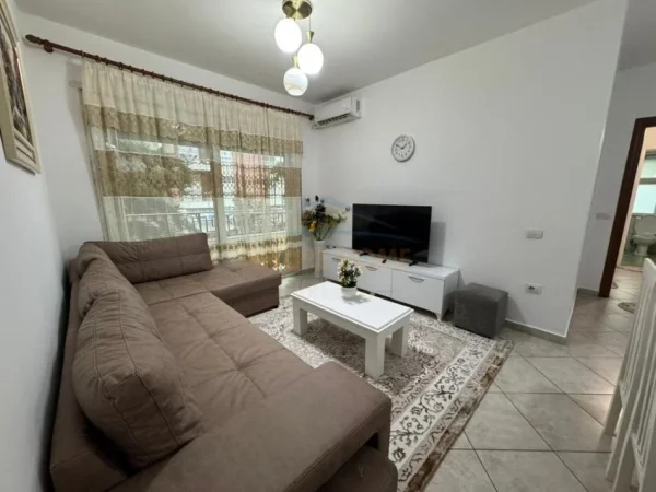 Tirane, jepet me qera apartament 2+1+Ballkon Kati 1, 80 m² 600 € (5 MAJI)