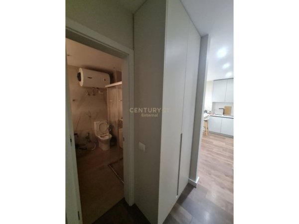 Tirane, jepet me qera apartament 1+1+Ballkon Kati 4, 90 m² 500 € (pallatet cabej)
