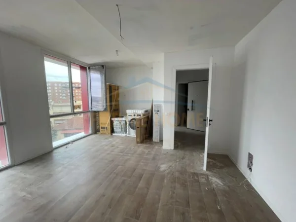 Tirane, shitet apartament 1+1+Ballkon Kati 3, 55 m² 105.000 € (MEDRESE)