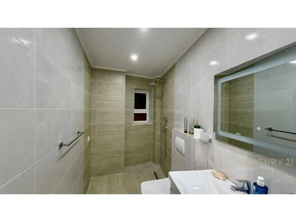 Tirane, jepet me qera apartament 1+1+Ballkon Kati 3, 50 m² 500 € (rruga e dibres)