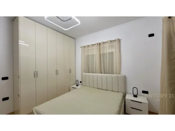 Tirane, jepet me qera apartament 1+1 Kati 3, 45 m² 500 € (rruga e dibres)