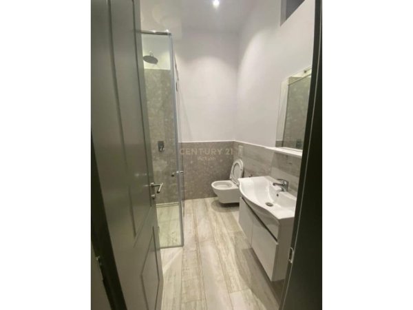 Tirane, jepet me qera apartament 2+1+Ballkon Kati 2, 65 m² 800 € (rruga e durresit)