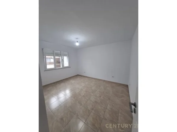 Tirane, shitet apartament 1+1 Kati 5, 63 m² 129.000 € (Ish Parku SUN130859)