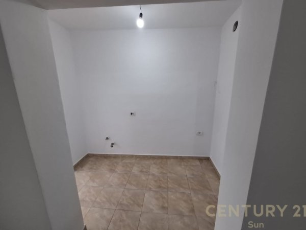 Tirane, shitet apartament 1+1 Kati 5, 63 m² 129.000 € (Ish Parku SUN130859)