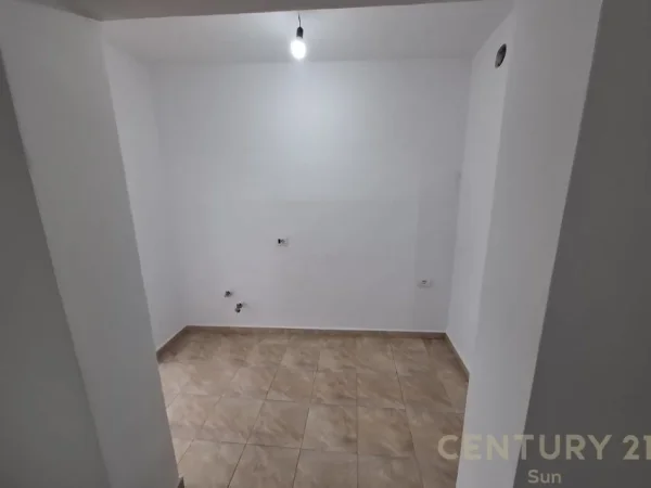 Tirane, shitet apartament 1+1 Kati 5, 63 m² 129.000 € (Ish Parku SUN130859)