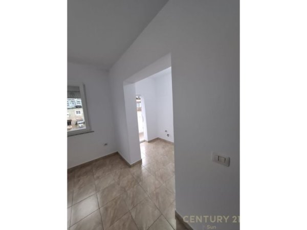 Tirane, shitet apartament 1+1 Kati 5, 63 m² 129.000 € (Ish Parku SUN130859)